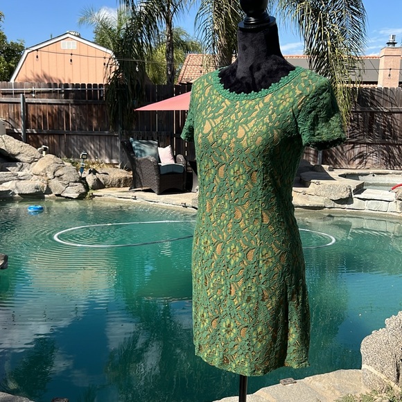 Beautiful forever, 21 green lace dress. Size small. - Picture 4 of 10